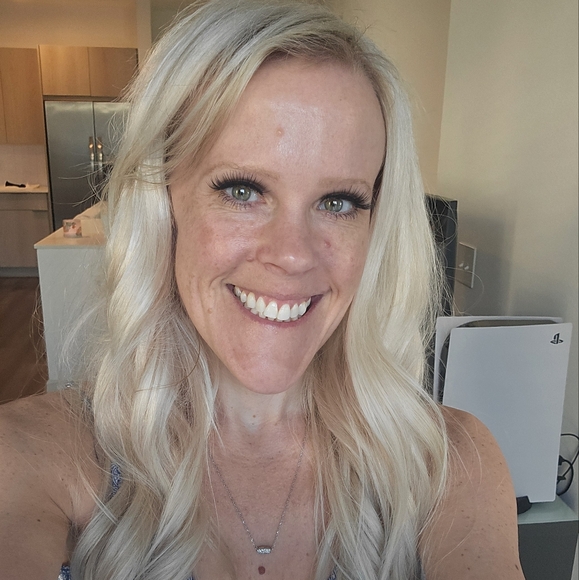 Meet your Posher, Emily - Picture 1 of 1